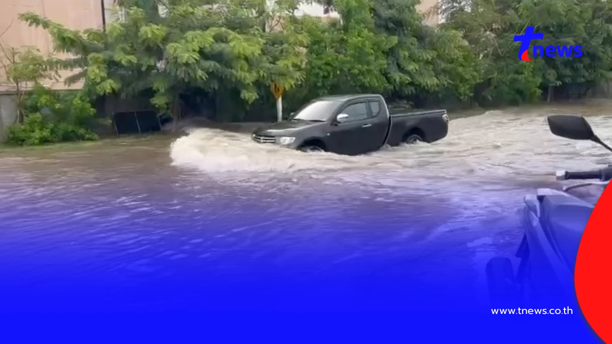 โคราชฝนถล่มชั่วโมงเดียวน้ำท่วมมิตรภาพ รถเล็กสัญจรลำบาก