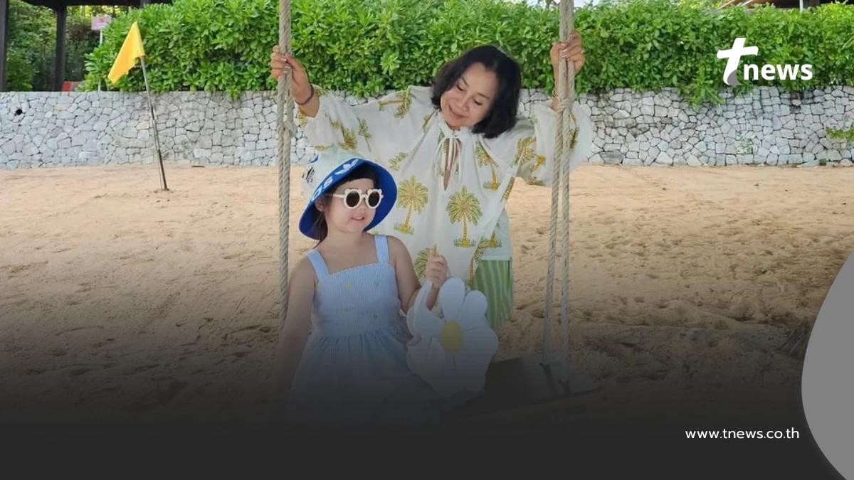 ฉายแววตัวแม่ "น้องเกล" เช็กอินทะเลกับคุณยาย ลุคนี้ดูโตเป็นสาว