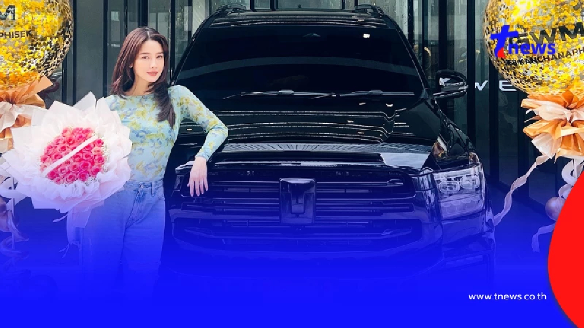 ยินดี "โม อมีนา" ถอยรถใหม่ป้ายแดง แฟนๆ แห่ชมเลขทะเบียนสวย