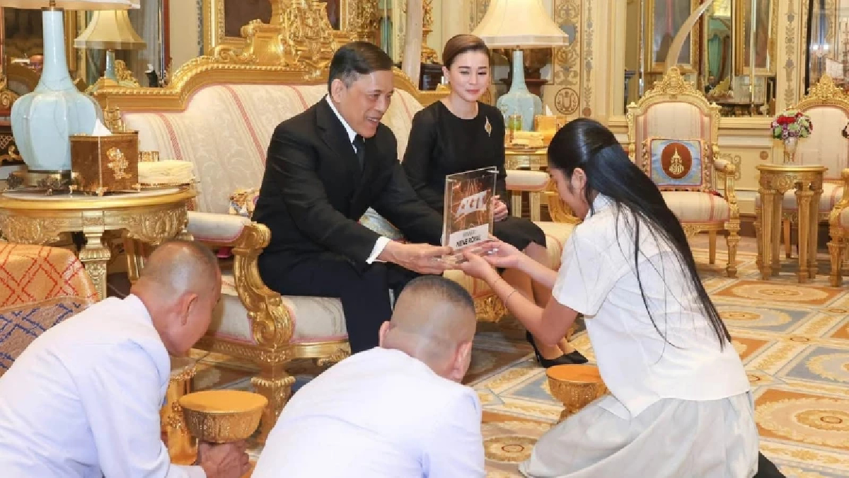 ประมวลภาพ "ในหลวง พระราชินี" โปรดฯ ให้ "เนเน่ รอยัล" เข้าเฝ้าฯ